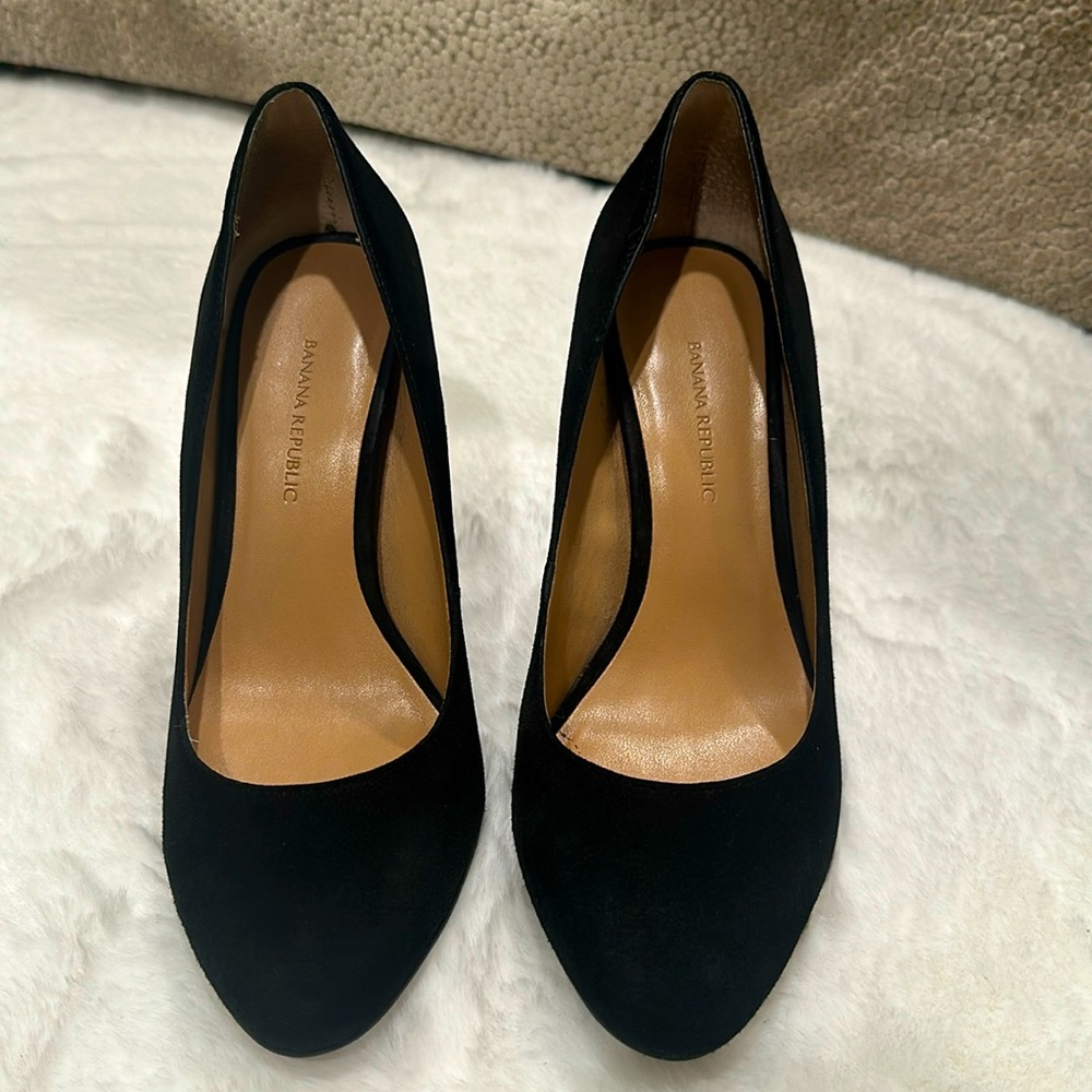 Banana Republic Suede Pumps